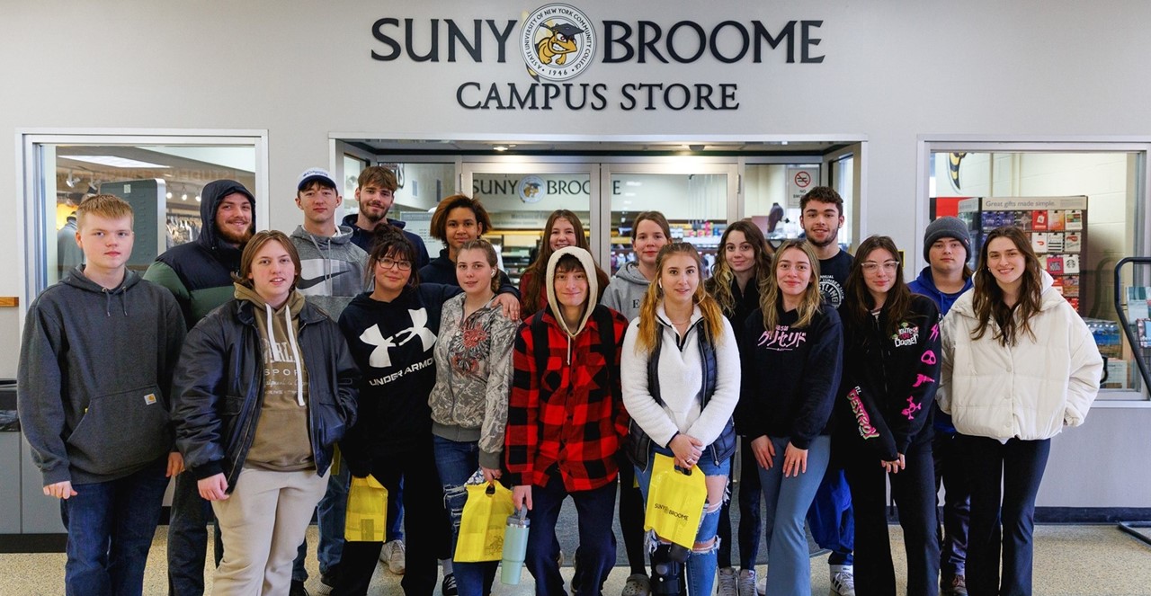 DCS HS seniors at SUNY Broome campus store